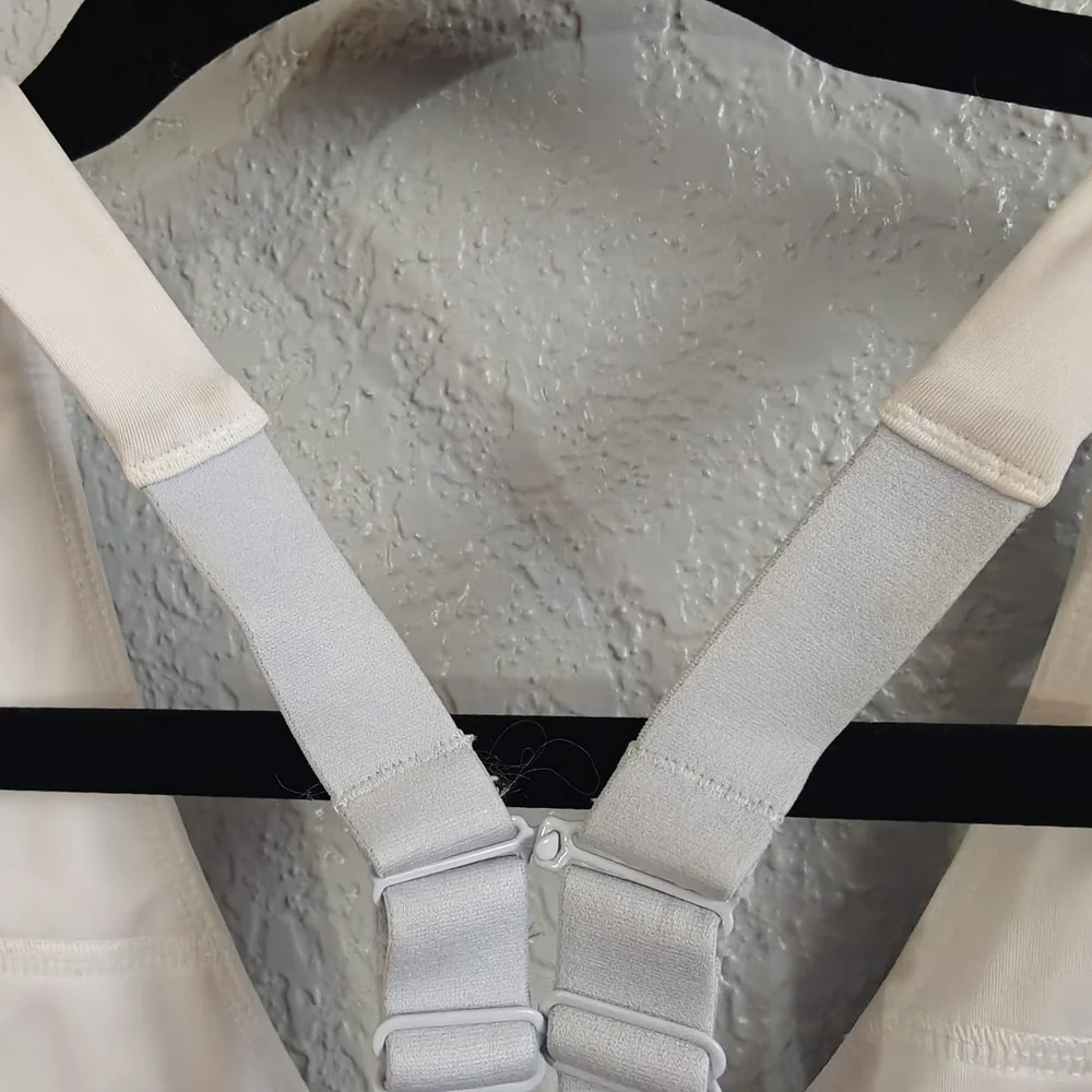 Fabletics Sports Bra - Picture 4 of 4